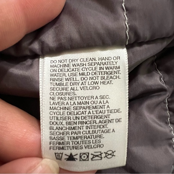 The North face Women’s Puffer Vest in‎ Ivory - Picture 10 of 11